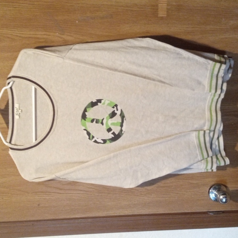 Sogi Soft Lightweight Cotton Long Sleeve Camo Peace Sign Top